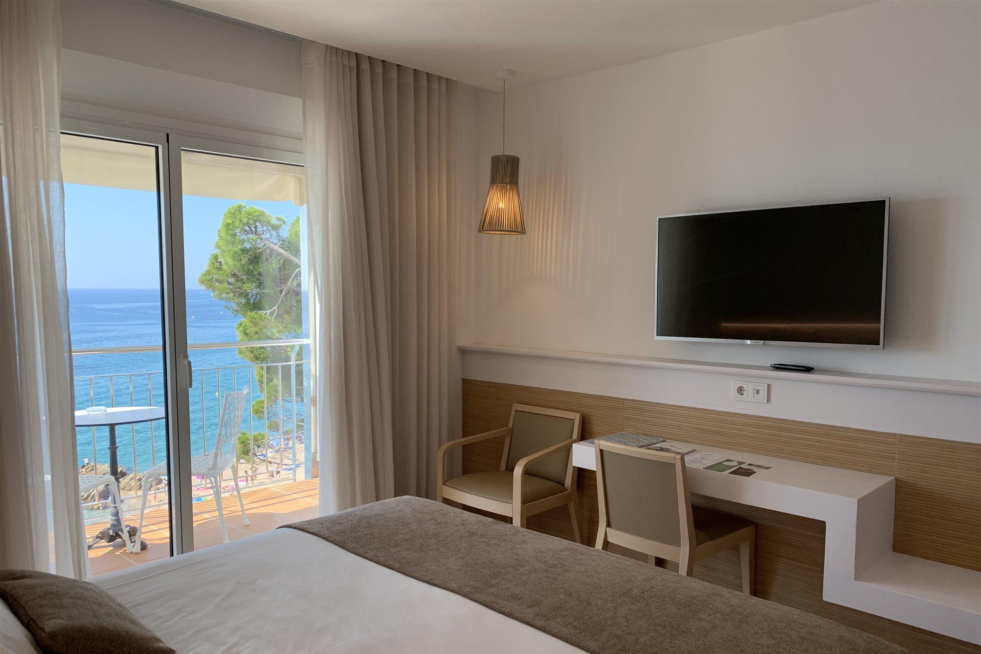 Hotel Costa Brava Гуадалахара Екстериор снимка