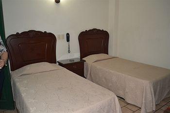 Hotel Costa Brava Гуадалахара Екстериор снимка